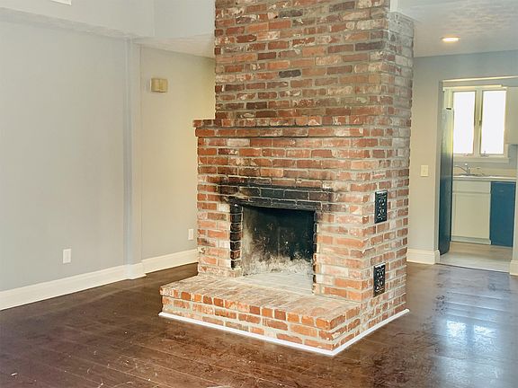 3rd image of 1514 Lee St E #D