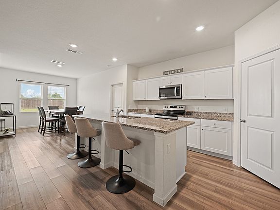 3rd image of 8 Glen Crossings Rd