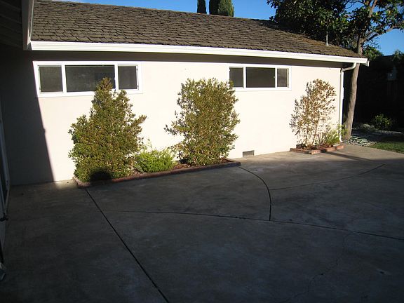 5th image of 1088 Yorktown Dr