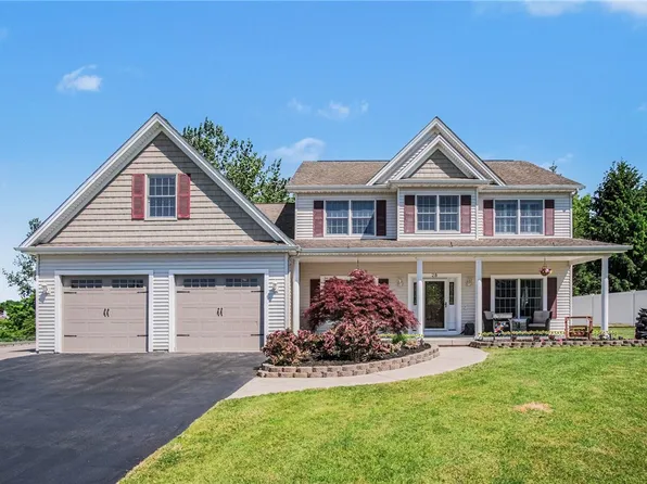 28 Countryside Dr, Hamlin, NY 14464