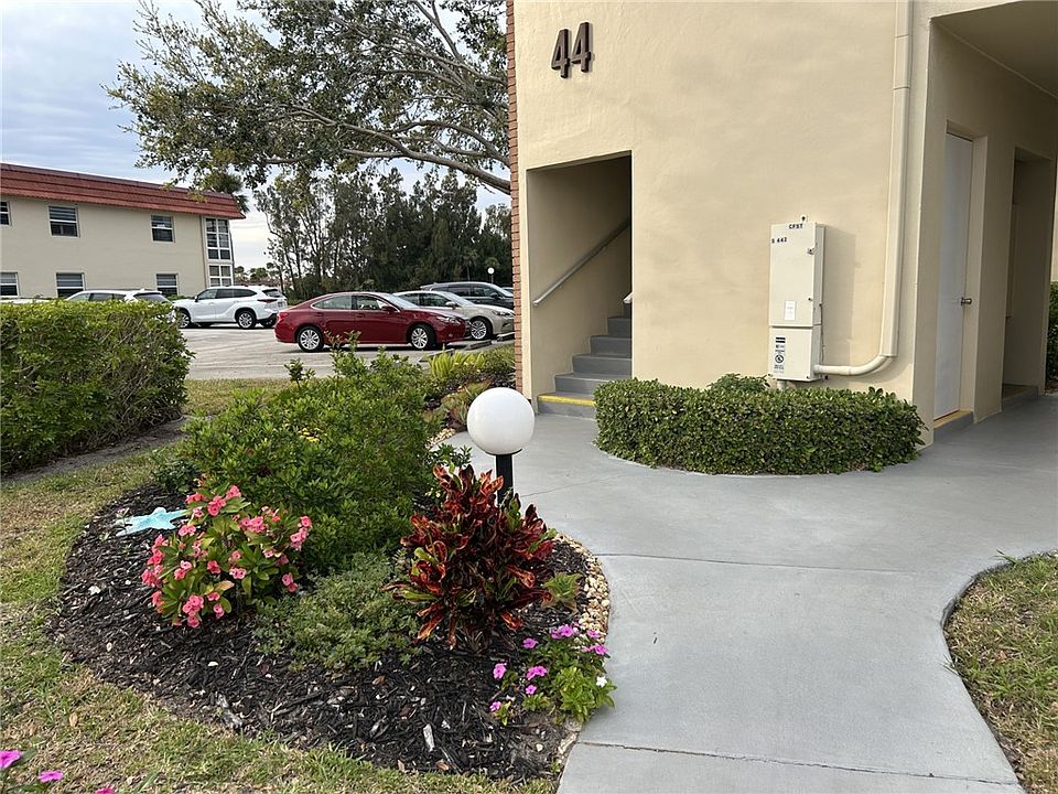 1st image of 44 Woodland Dr APT 204