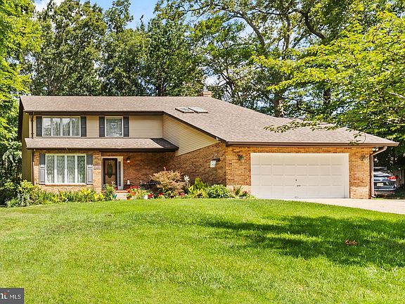 2nd image of 100 Oriole Ln