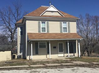 400 NE 2nd St, Leon, IA 50144