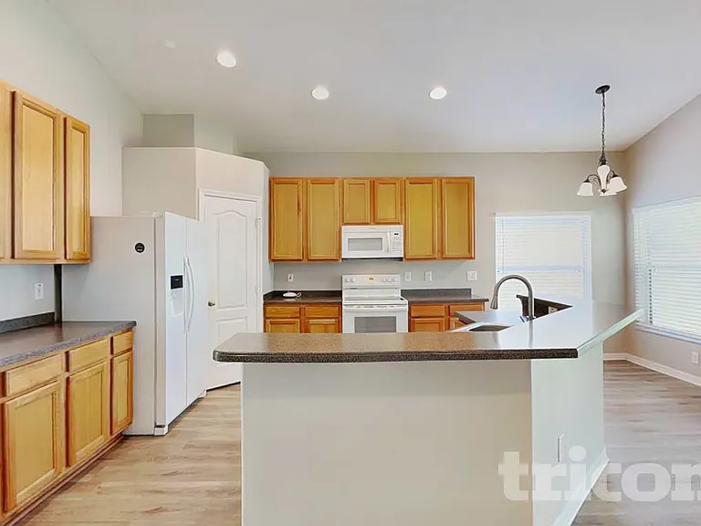 3921 Langdrum Dr — Photo 7