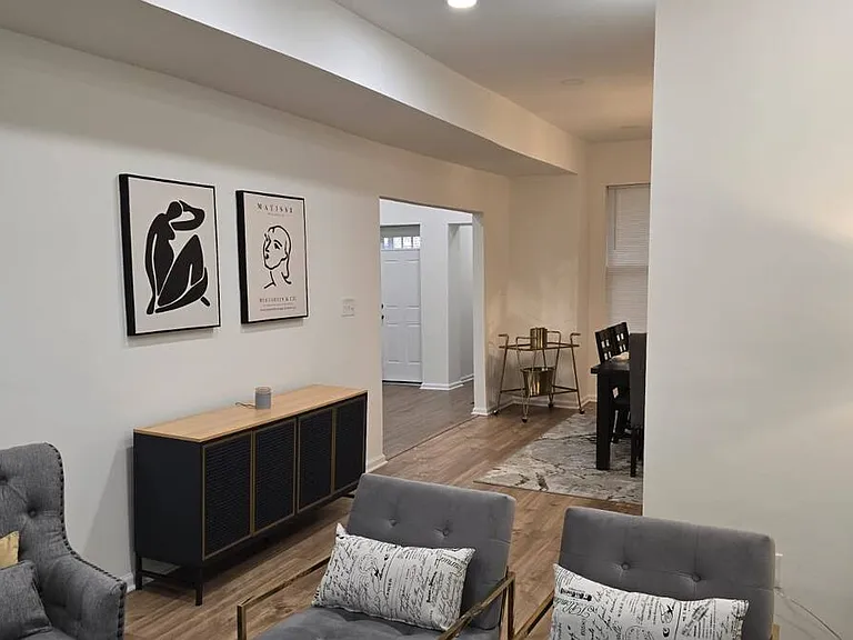 1727 E 33rd St #1 — Photo 14