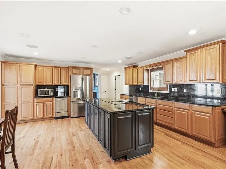 6340 Reives Rd — Photo 8