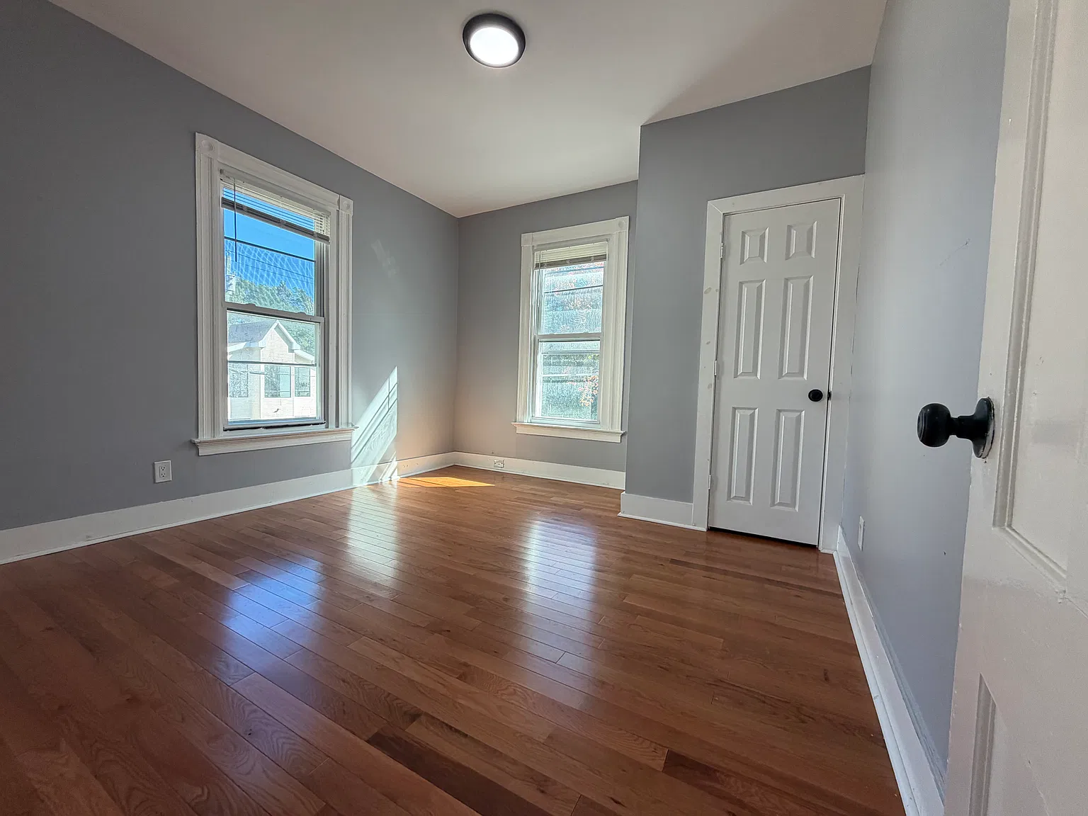 3 bed, 1200 sqft, $1,895 — Photo 2
