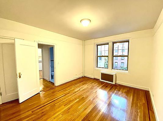 5th image of 1 Bank St APT 3K