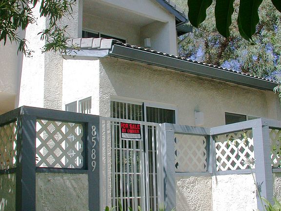 house front shows enclosed patio 