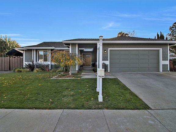 2nd image of 15895 La Escuela Ct