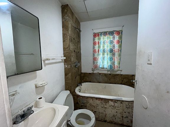 5th image of 802 N 71st St