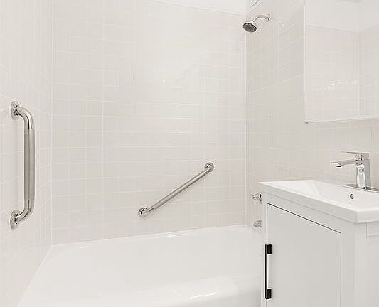 5th image of 520 E 72nd St APT 10H