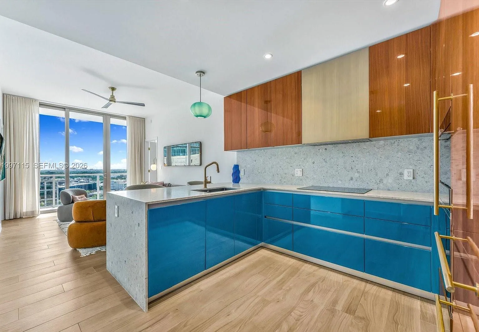 2 bed, 2.0 bath, 845 sqft, $10,000 — Photo 4