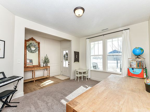 5th image of 916 Alba Dr