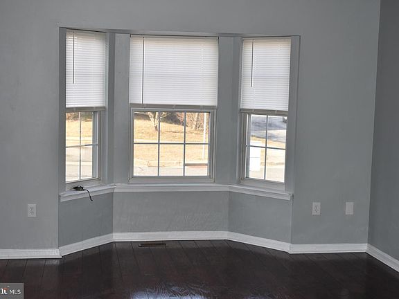 5th image of 1 Blue Spire Cir