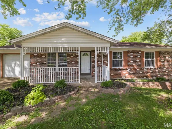2267 Central Parkway Dr, Florissant, MO 63031