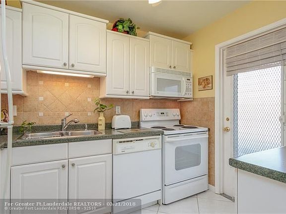 3rd image of 400 SE 10th St APT 107