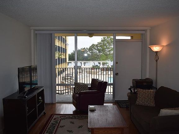 4th image of 151 E Washington St Unit 306