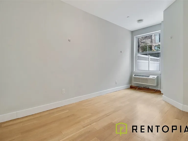 34 Meserole St #1 — Photo 13