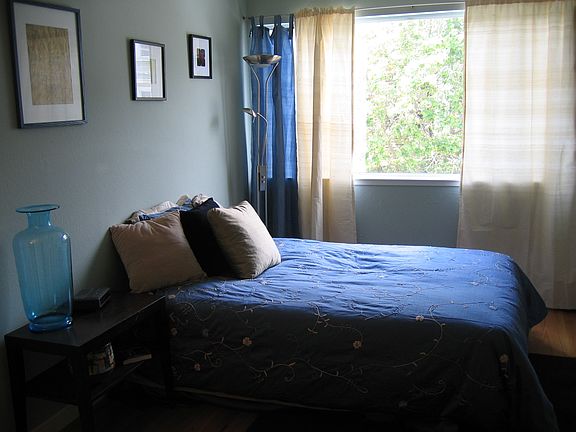 2nd image of 160 Pierce St