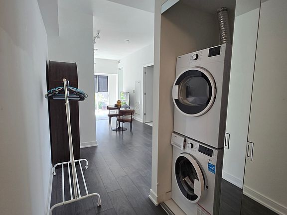 3rd image of 3 Gloucester St #512