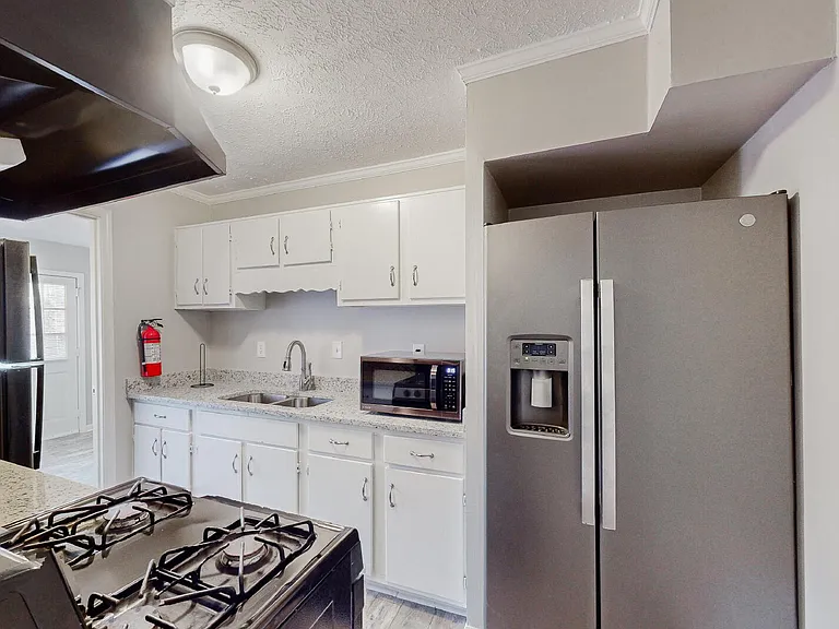 4335 Lincolndale Dr — Photo 22