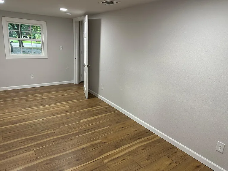 1008 Commerce Dr — Photo 11