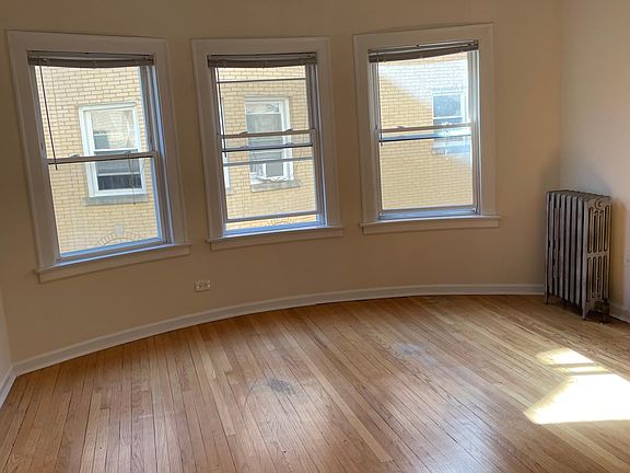 3rd image of 2629 W Farragut Ave #2S