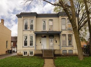 305 North St, Elgin, IL 60120