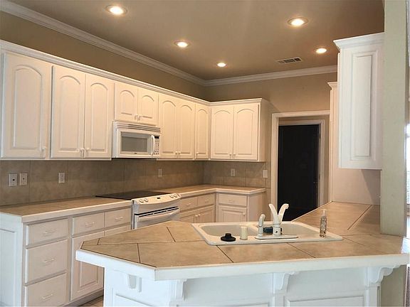 5th image of 2231 Parkridge Dr