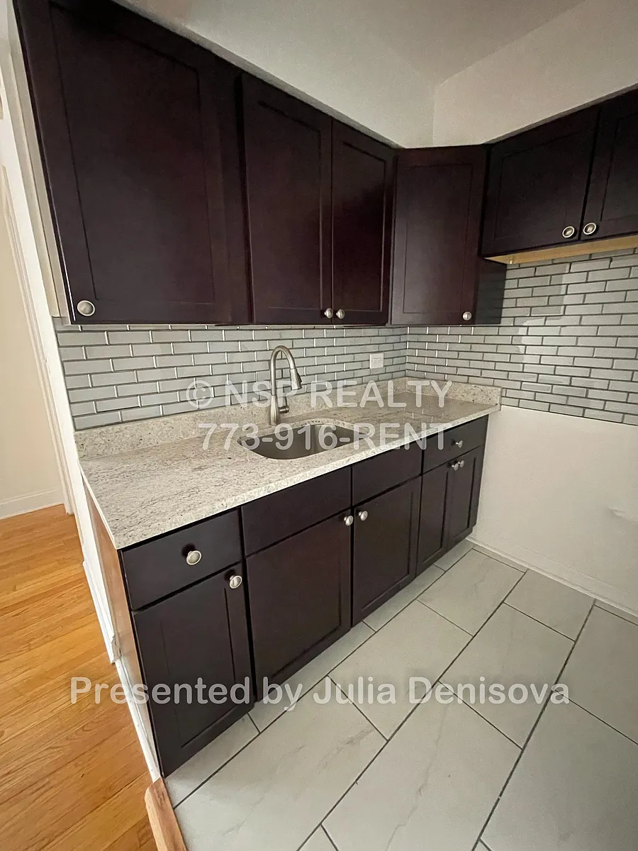 Photo 1 of 3 - 6830 N Sheridan Rd #363 - Chicago, IL Primary Photo - 6830 N Sheridan Rd #363