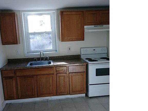 4th image of 1838 E Thayer St
