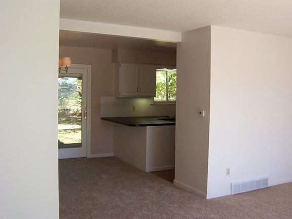 4th image of 2931 Peachtree Dr