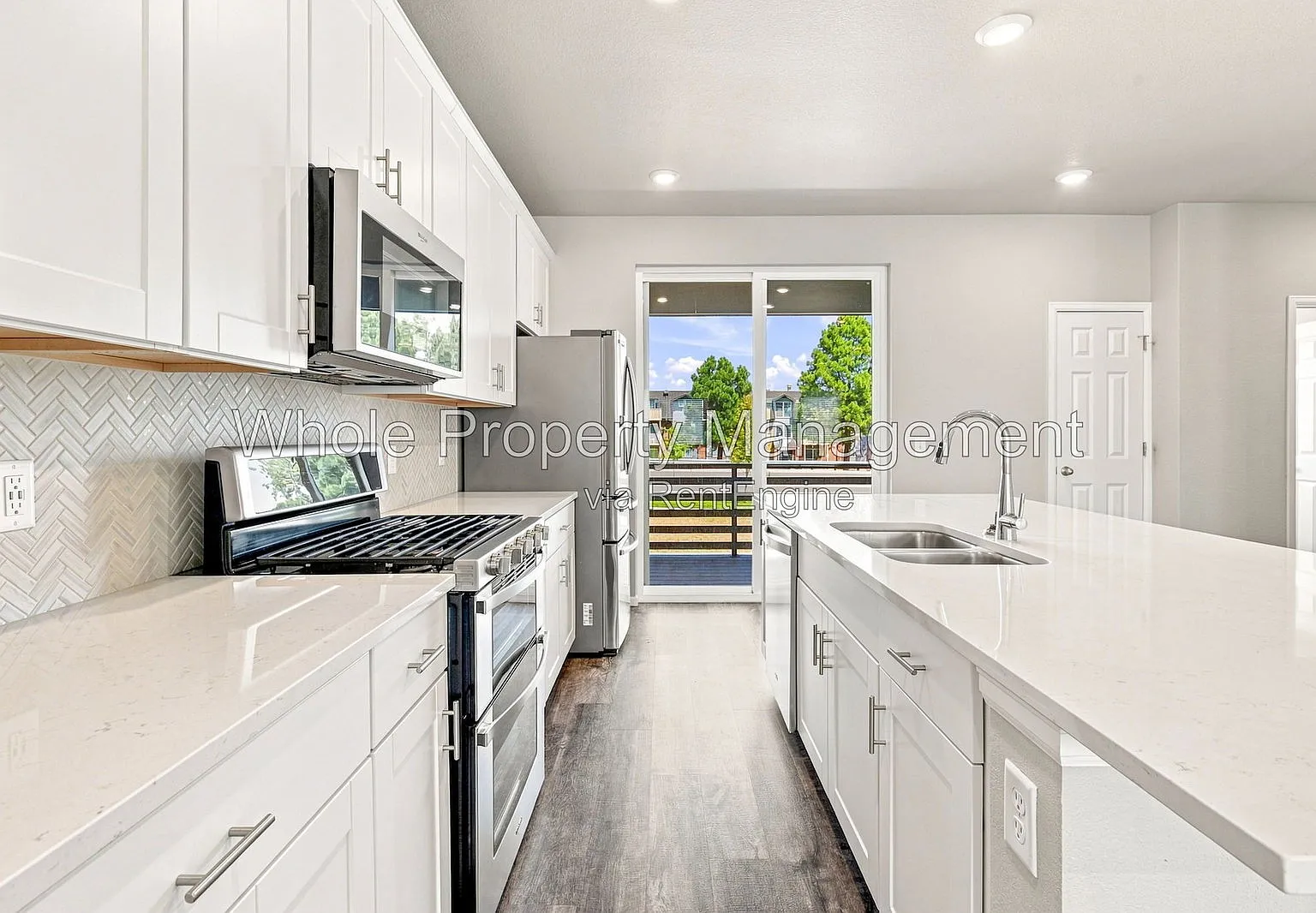 4 bed, 3.5 bath, 1981 sqft, $3,945 — Photo 3