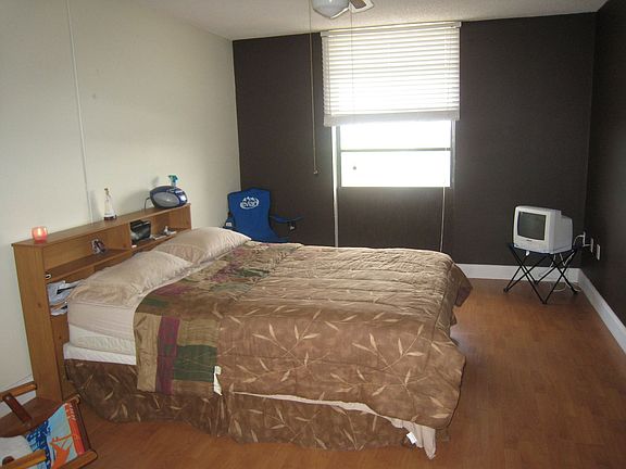 3rd image of 16950 W Dixie Hwy APT 637