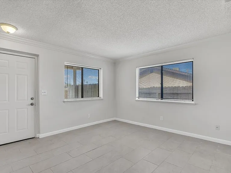 8922 I Ave #3 — Photo 4