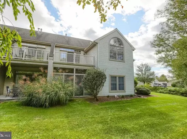 199 Crescent Dr, Hershey, PA 17033