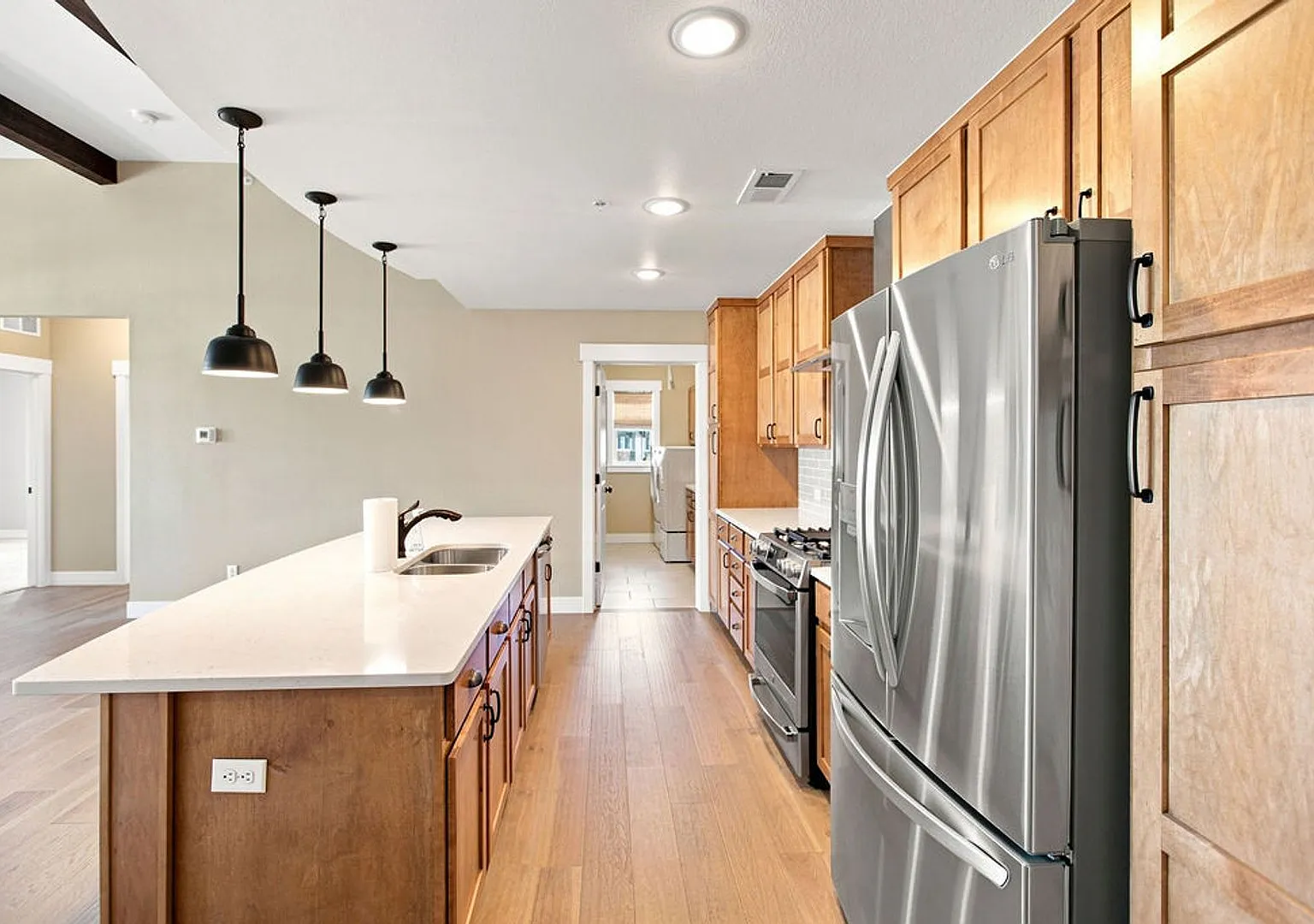 Pristine 2 bedroom plus office - Flats at Centerra — Photo 3