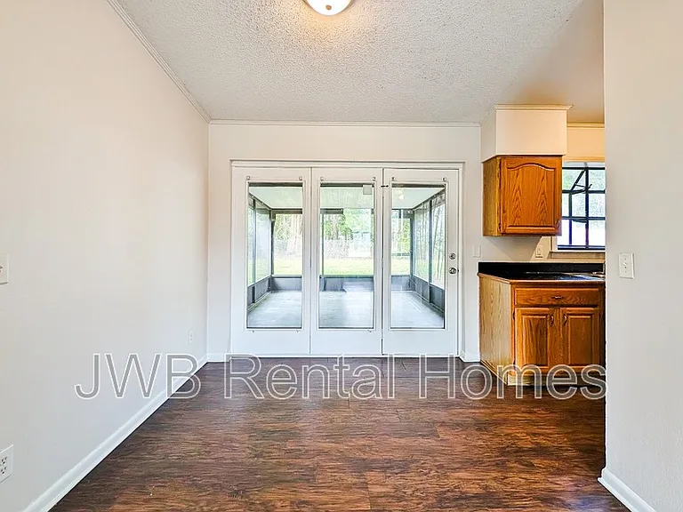 2050 Monteau Dr — Photo 4