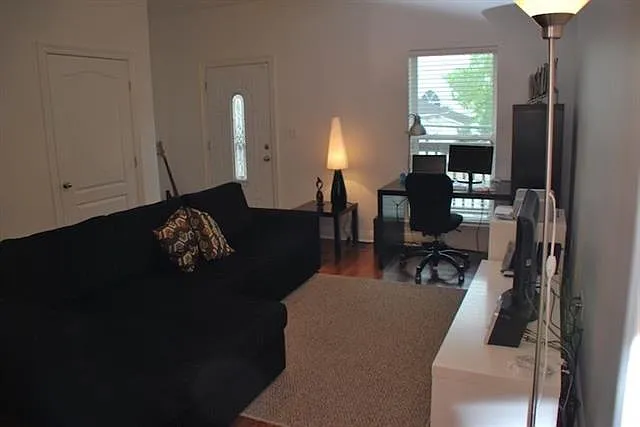 3 bed, 3.0 bath, 2112 sqft, $3,750 — Photo 3