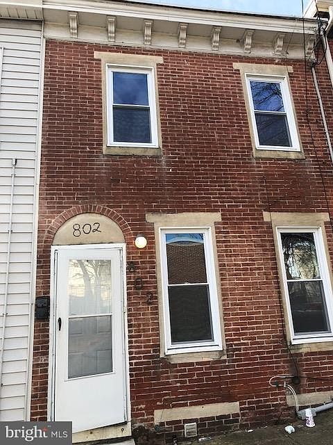 1st image of 802 W 7th St