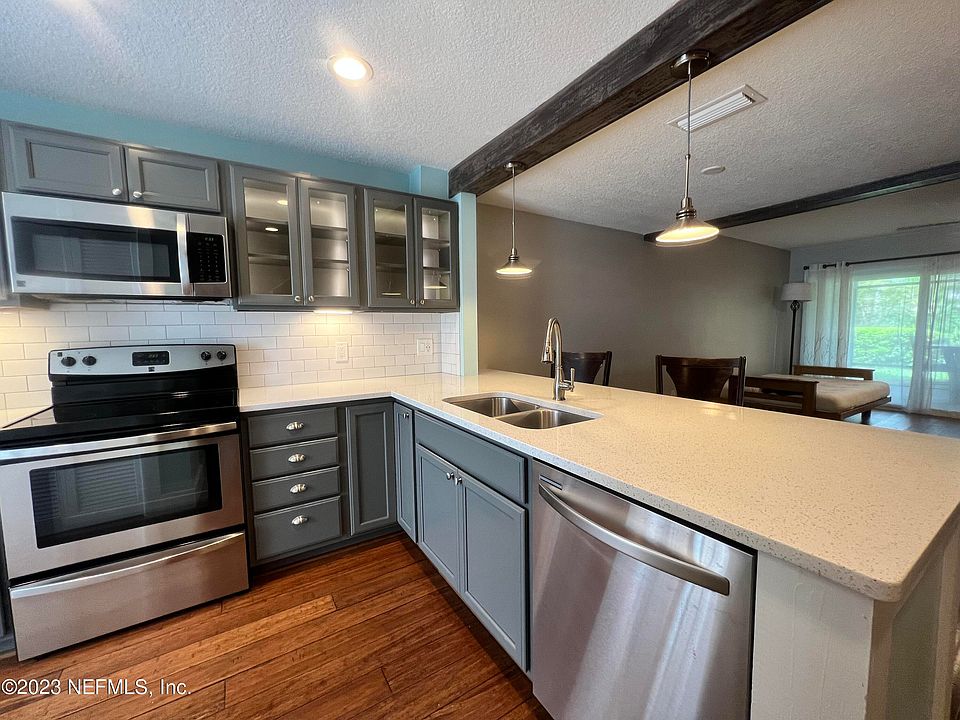 1st image of 108 Cranes Lake Dr