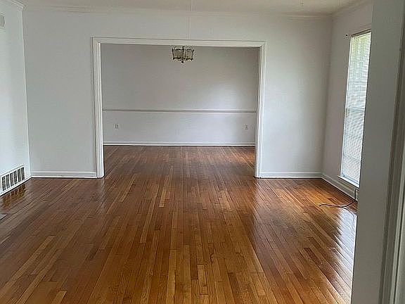 3rd image of 4639 Sylvan Dr
