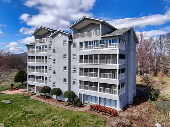 3221 Holland Ct, Young Harris, GA 30582