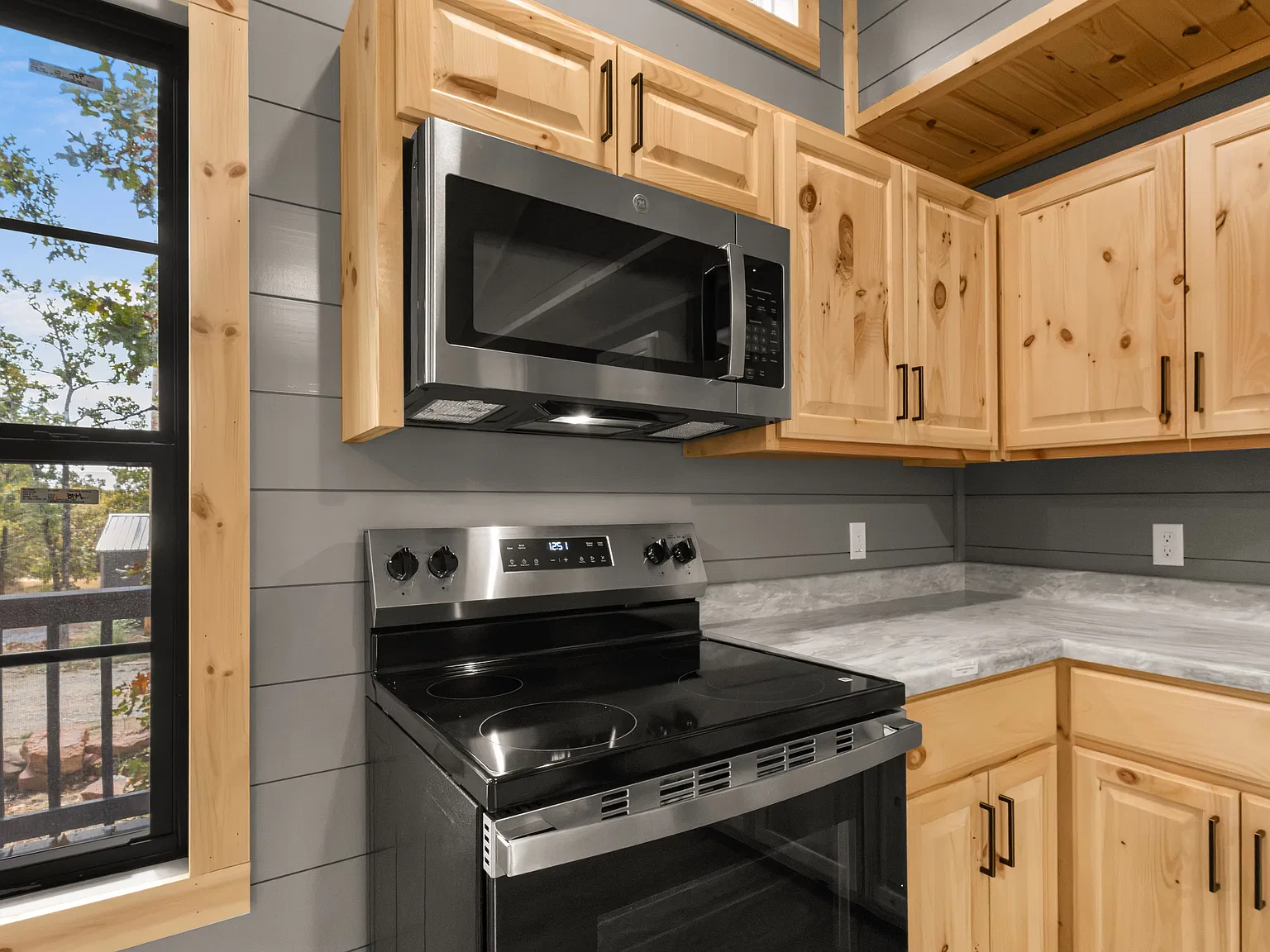 2 bed, 1.5 bath, 850 sqft, $1,400 — Photo 3