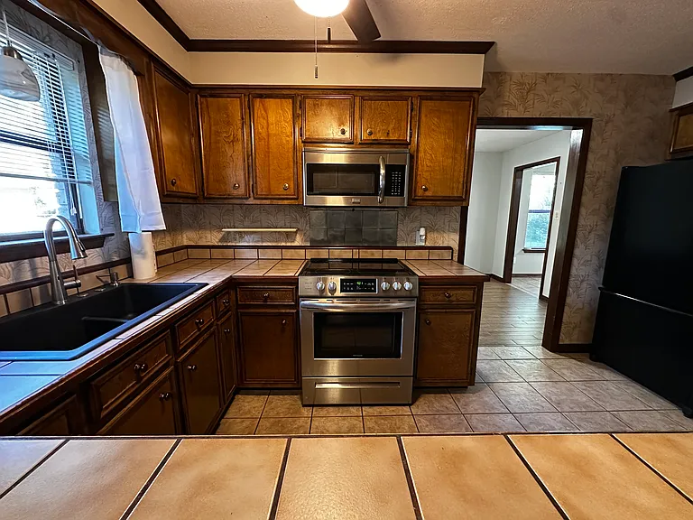 106 Lively Cir — Photo 7