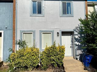 1029 Kings Ct, Herndon, VA 20170