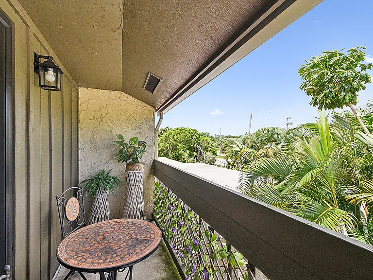 11063 Oakdale Rd — Photo 12