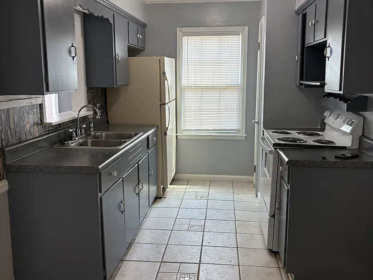 1016 Dixie St — Photo 5
