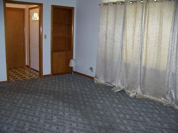 5th image of 676 Cedar Oak Dr